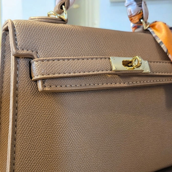 Taupe Handbag with Coordinating Twilly NWOT - Picture 4 of 8